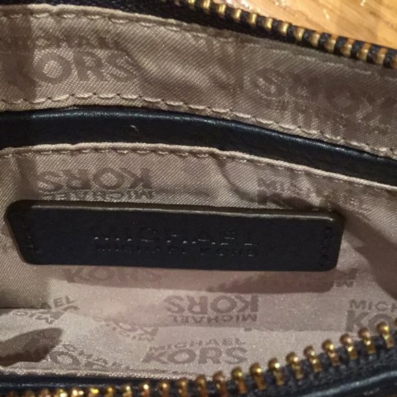 MICHAEL KORS LEATHER WRISTLET FULTON NWOT - Picture 4 of 5